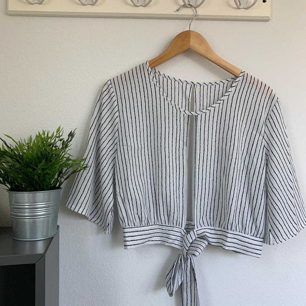 NWOT B&W Striped crop top